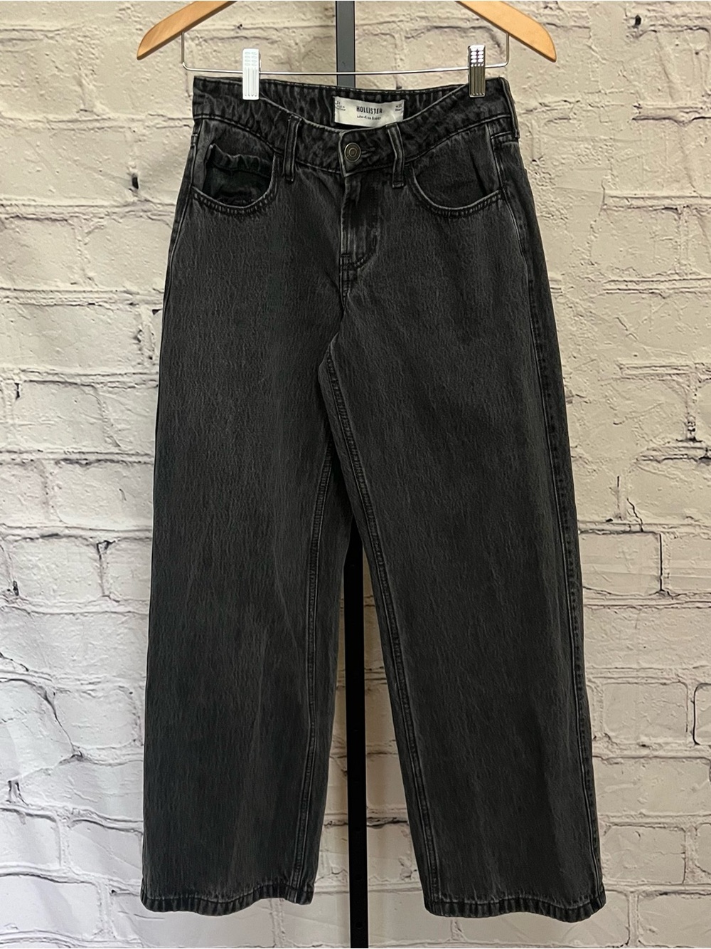 Hollister Black Low-Rise Baggy Short Jeans